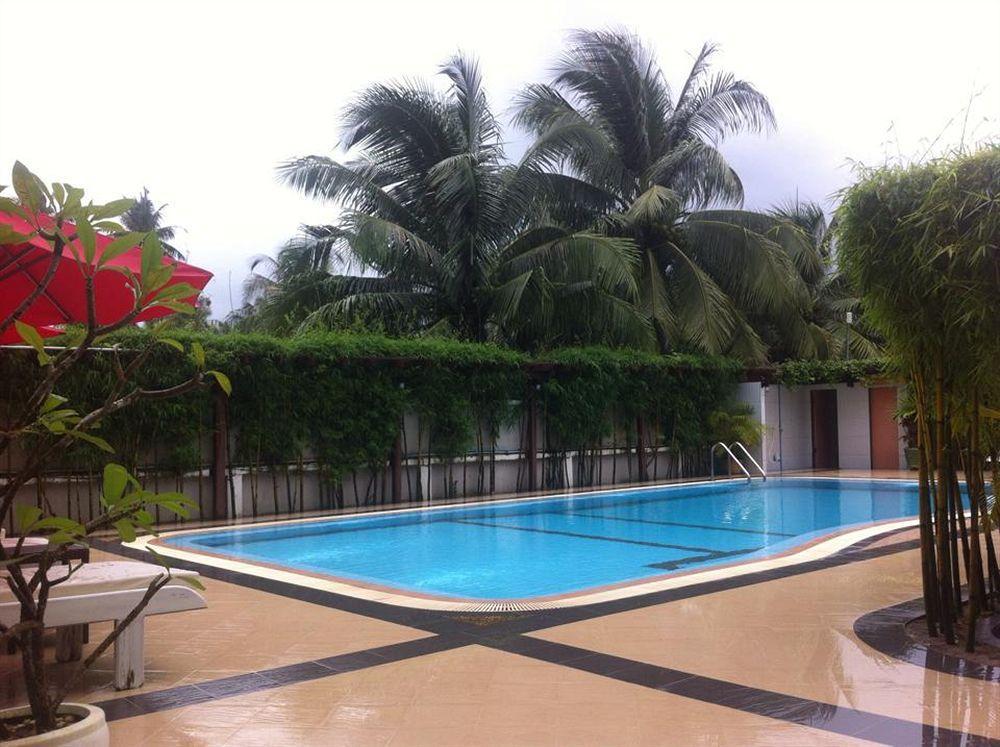 White Beach Hotel สีหนุวิลล์ ภายนอก รูปภาพ