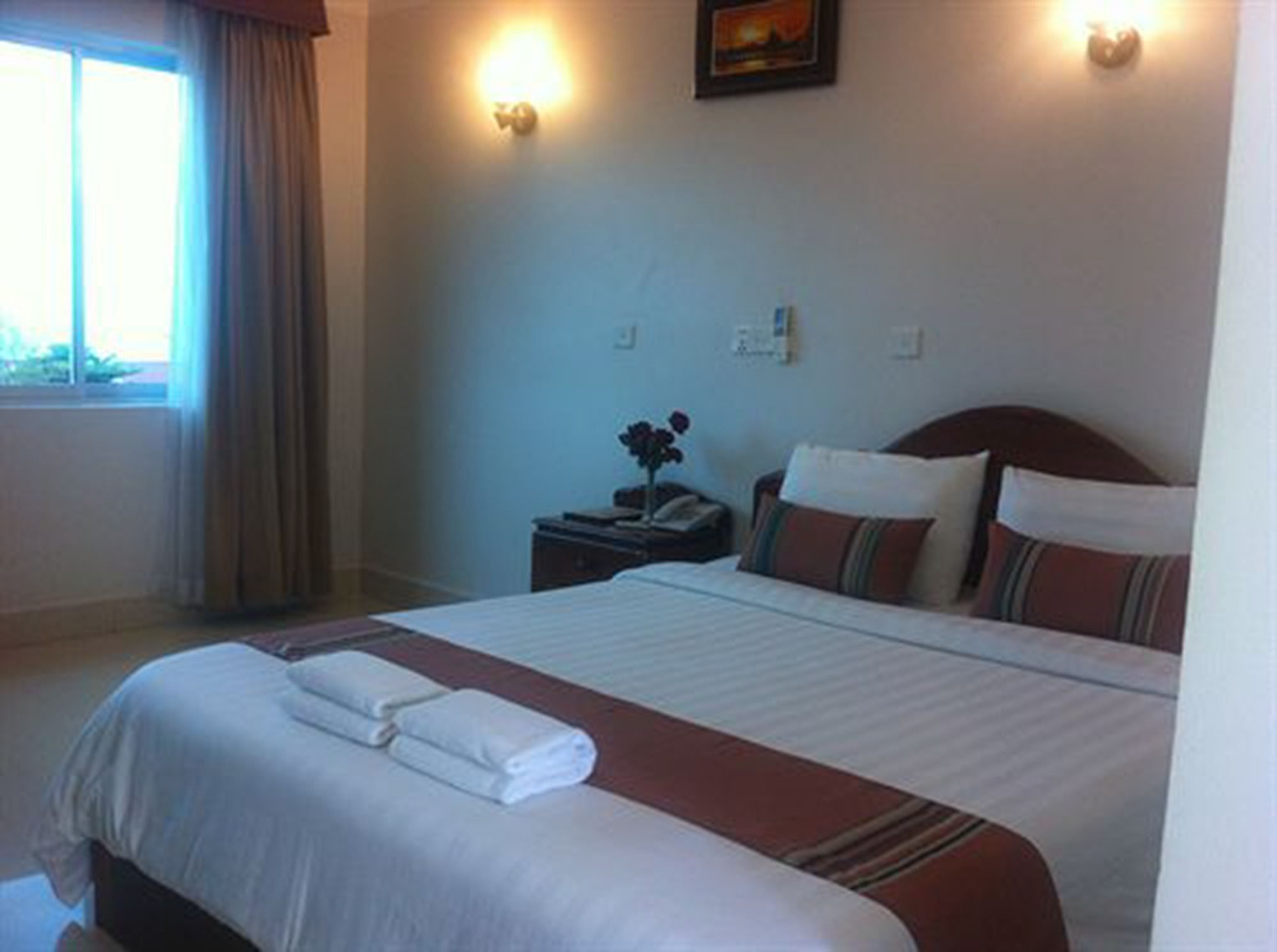 White Beach Hotel สีหนุวิลล์ ภายนอก รูปภาพ