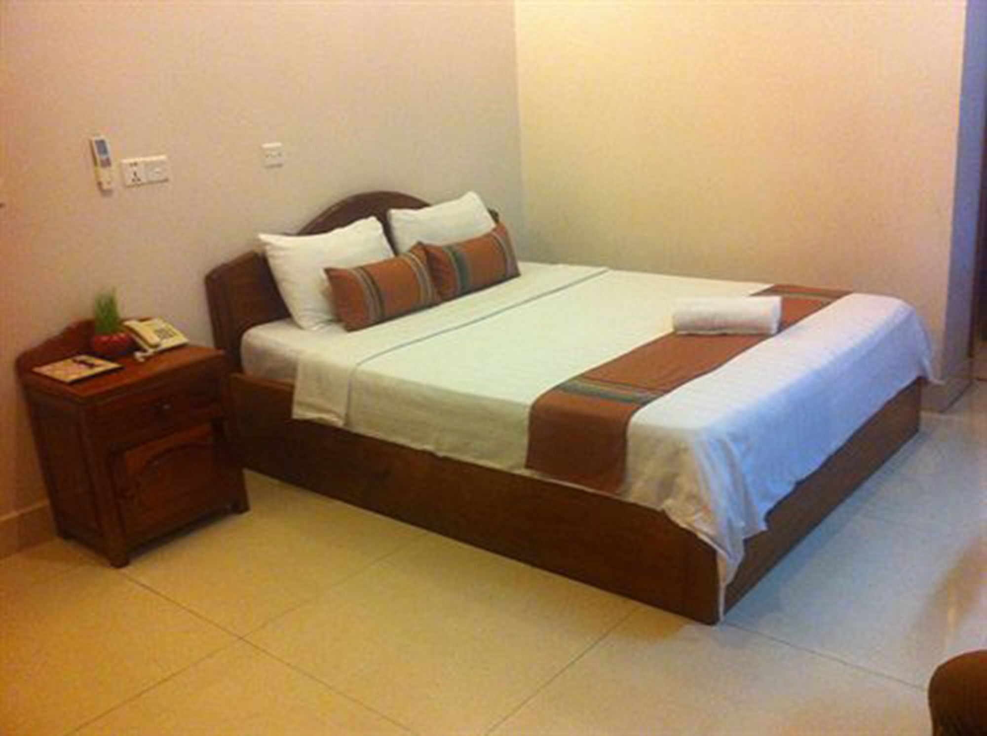 White Beach Hotel สีหนุวิลล์ ภายนอก รูปภาพ